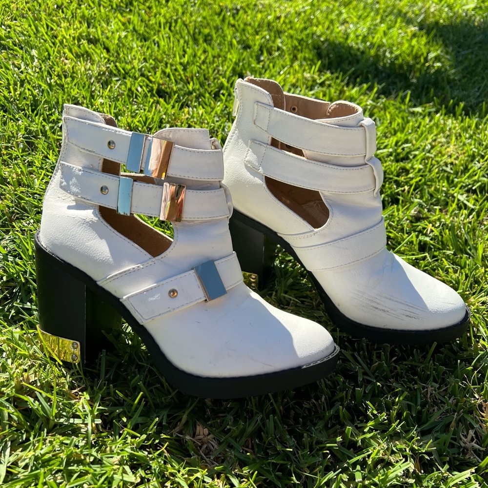 Missguided Gold Trim Cut Out White Ankle Boots